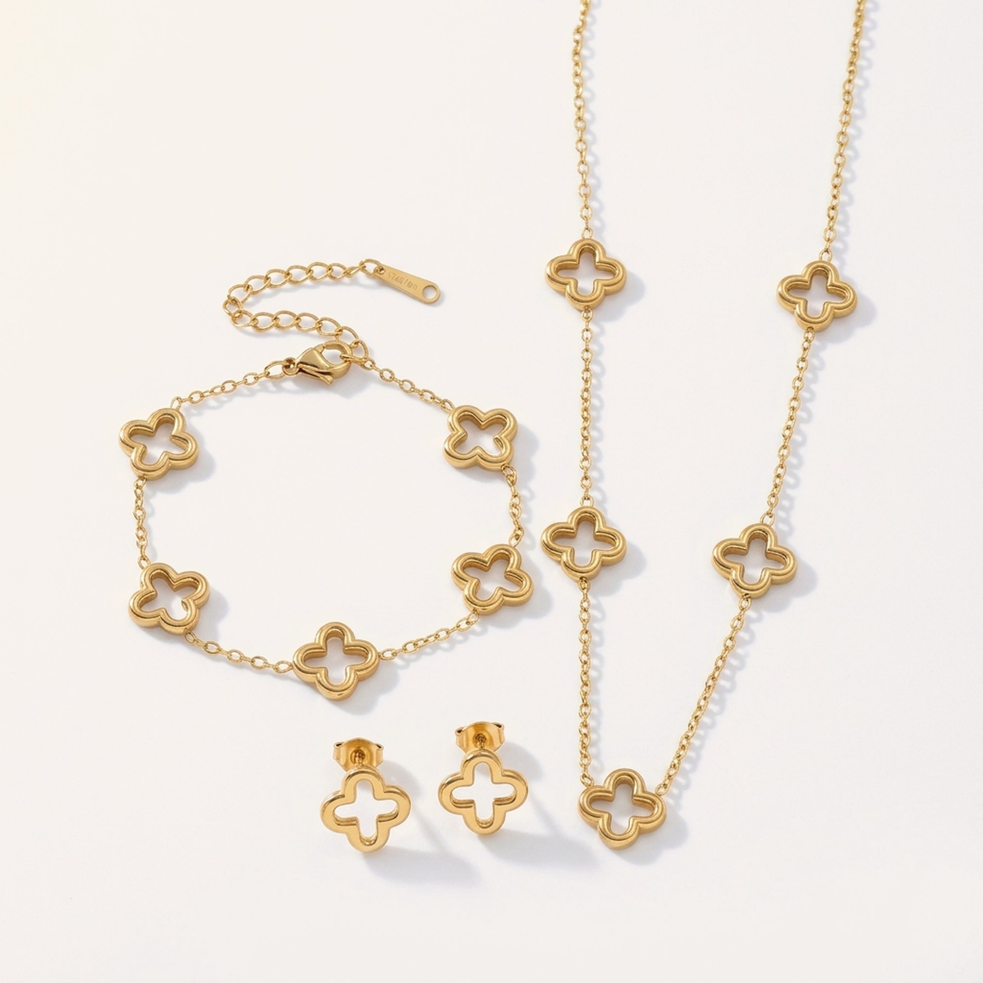 Hollow clover jewellery set in gold: necklace, bracelet and stud earrings